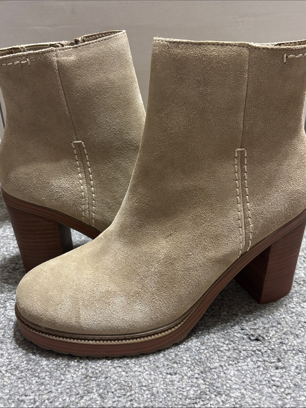 Women's Crown Vintage Amber Suede Ankle Boots in Taupe